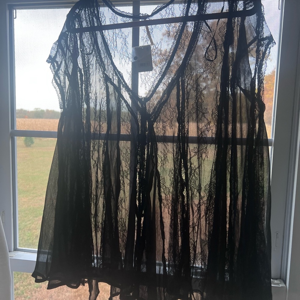 NWT Free People Farrah Lace Top - color Black